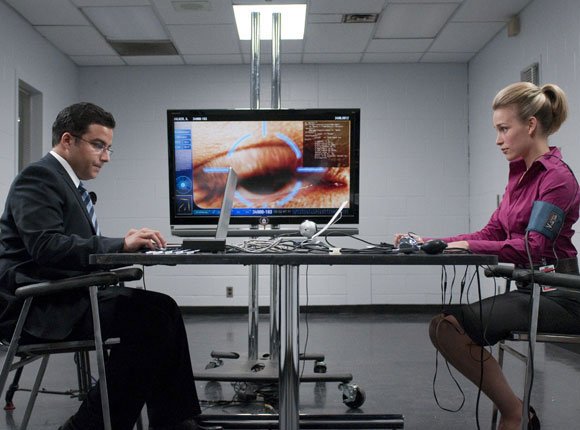 Capa do Seriado Covert Affairs Episódio S01E01