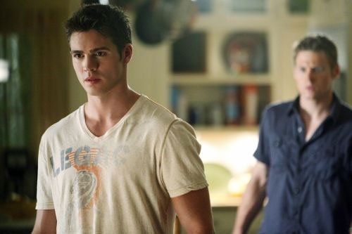 Capa do Seriado The Vampire Diaries Episódio S03E02